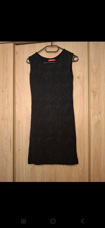 Robe noire à paillettes