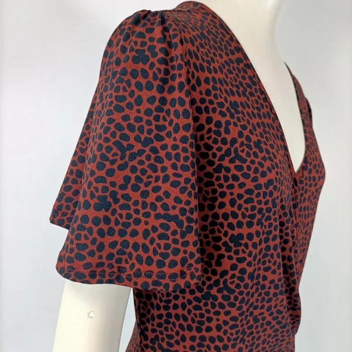 Robe midi WE imprimé léopard rouge et noir taille M estimée col V manches papillon fluide A103 - photo numéro 8