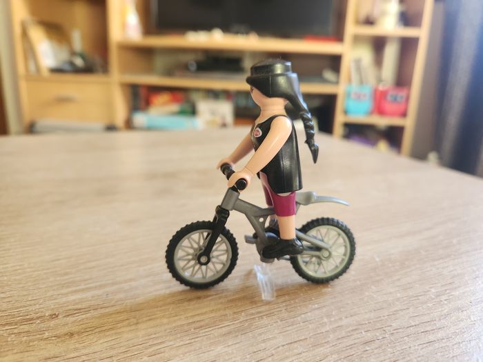 Playmobil 4743 – Femme et VTT 🚴 Très bon état - photo numéro 2
