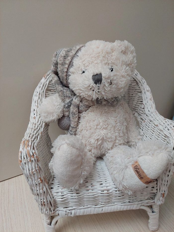 Louise mansen - peluche ours blanc avec bonnet