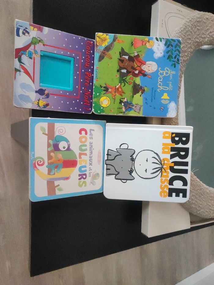 Lots de 4 livres cartonné