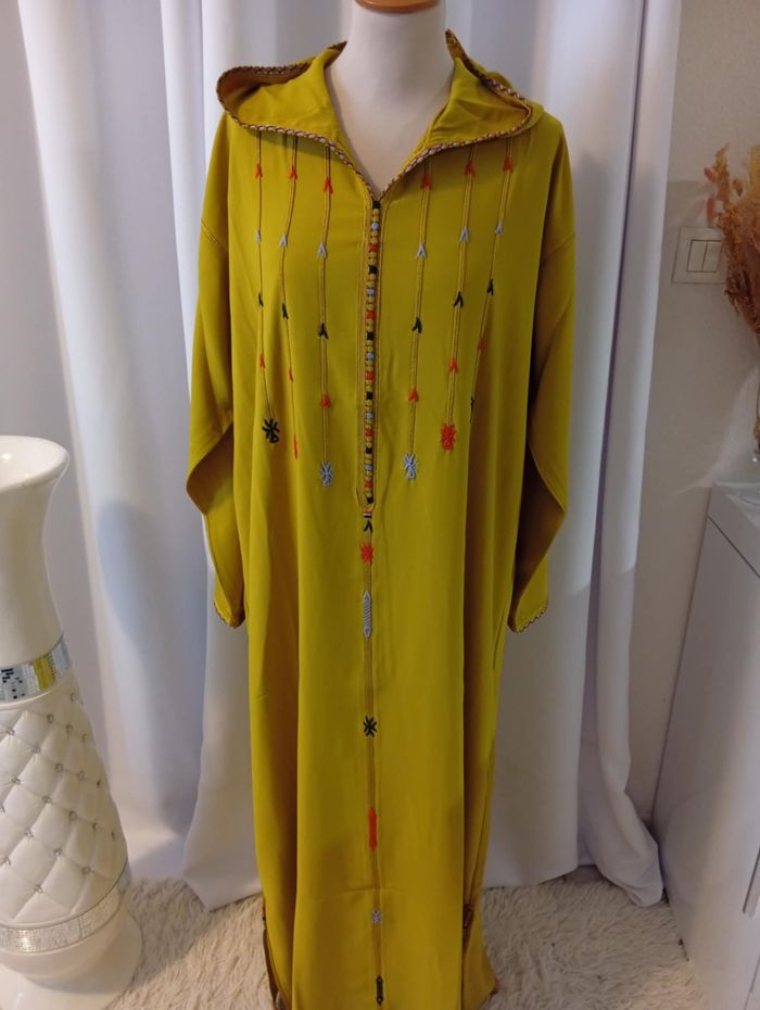 Jellaba Femme Brodée à la Main – Broderie Barchman 4 Fils – Crêpe de Soie Qualité Premium – Taille M - photo numéro 5