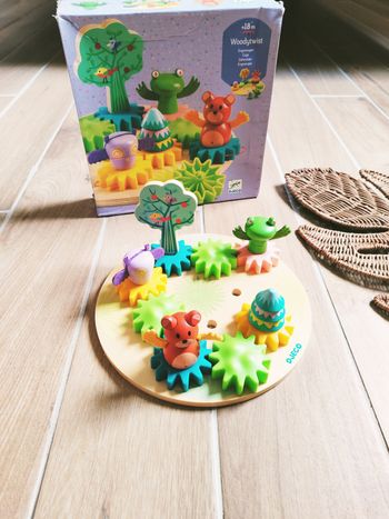 🐸 Jeu d'engrenages à empiler Woodytwist avec animaux en bois marque Djeco