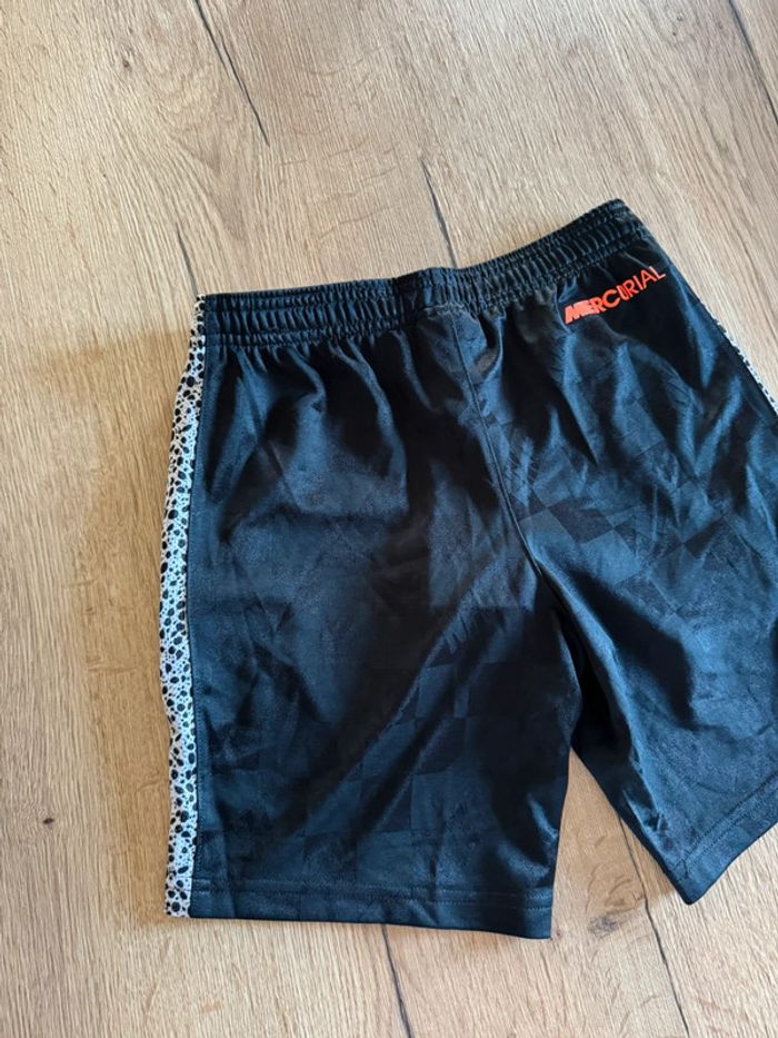 Short Nike dri-fit taille S 8-9 ans neuf avec étiquettes - photo numéro 12