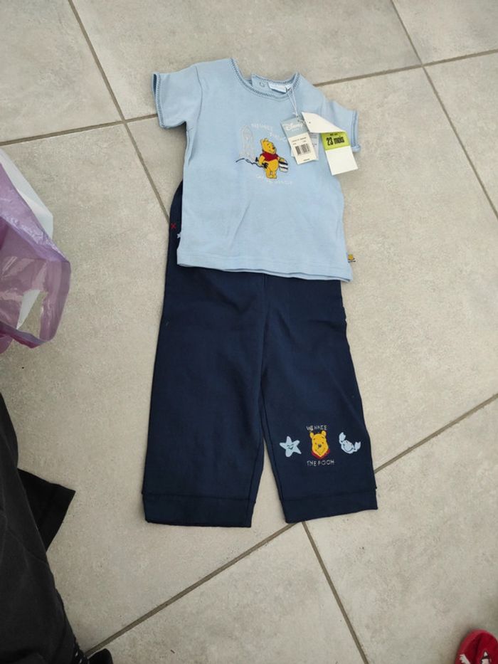 Ensemble tee shirt et pantalon. 23 mois disney Winnie l'ourson neuf