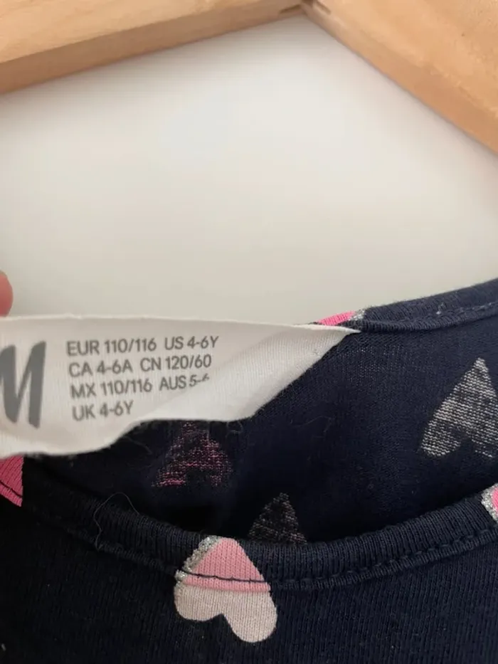 Robe H&M coeurs 4-6ans - photo numéro 3