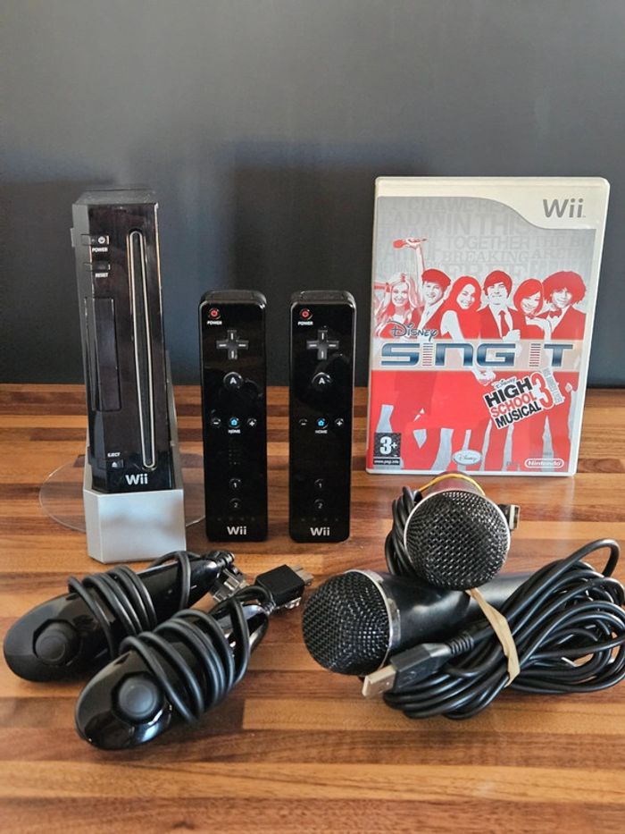 Nintendo Wii noir # Pack Sing it High School Musical 3 ( karaoke ) pour 2 personnes #