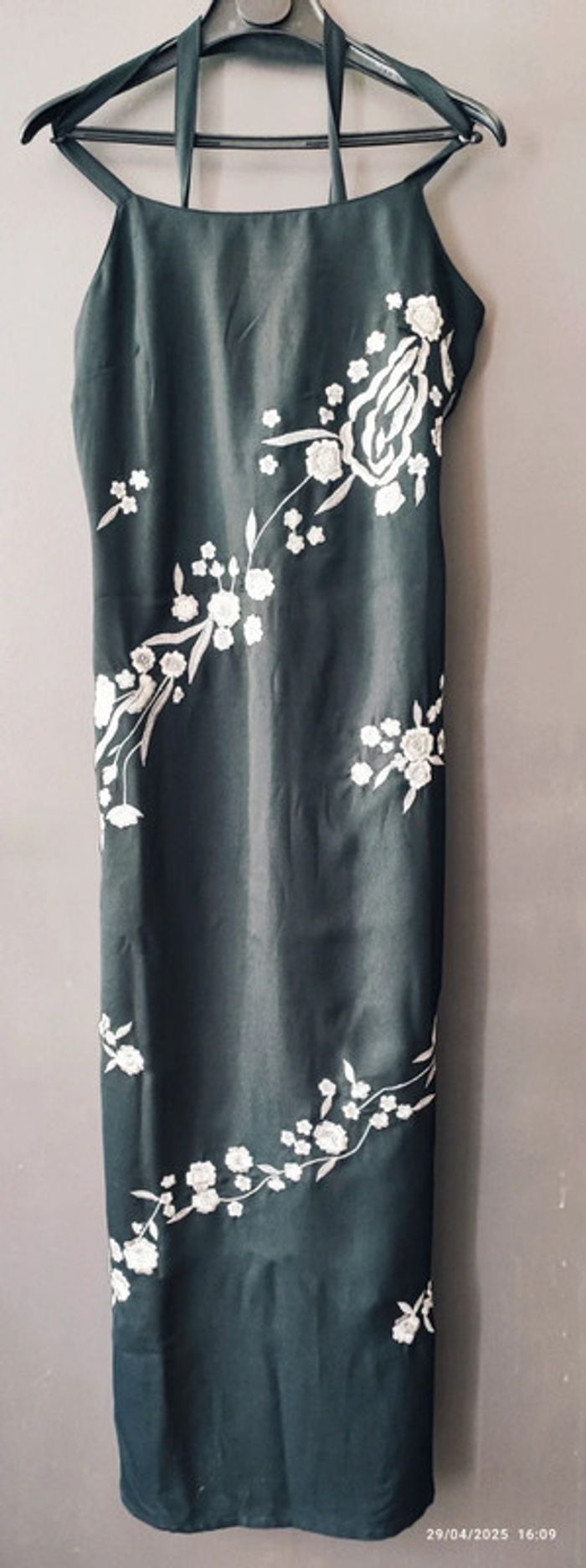 Robe noire longue brodée