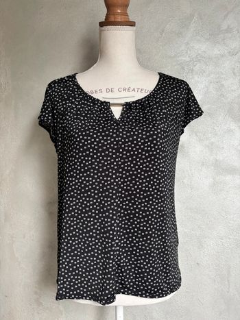 Tee-shirt noir léger motif blanc Ligne à suivre