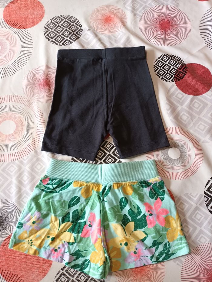 Lot 2 shorts élastiques Neuf taille 4 ans 👧 - photo numéro 4