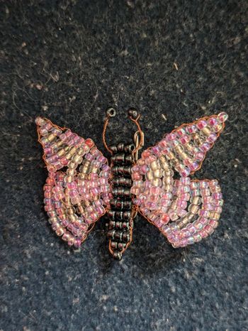 Broche a perles papillon