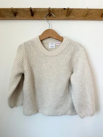 Pull en maille à côtes perlées Zara