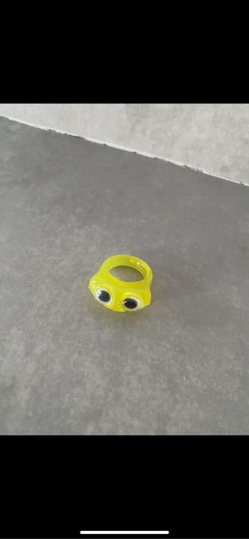Bague avec yeux