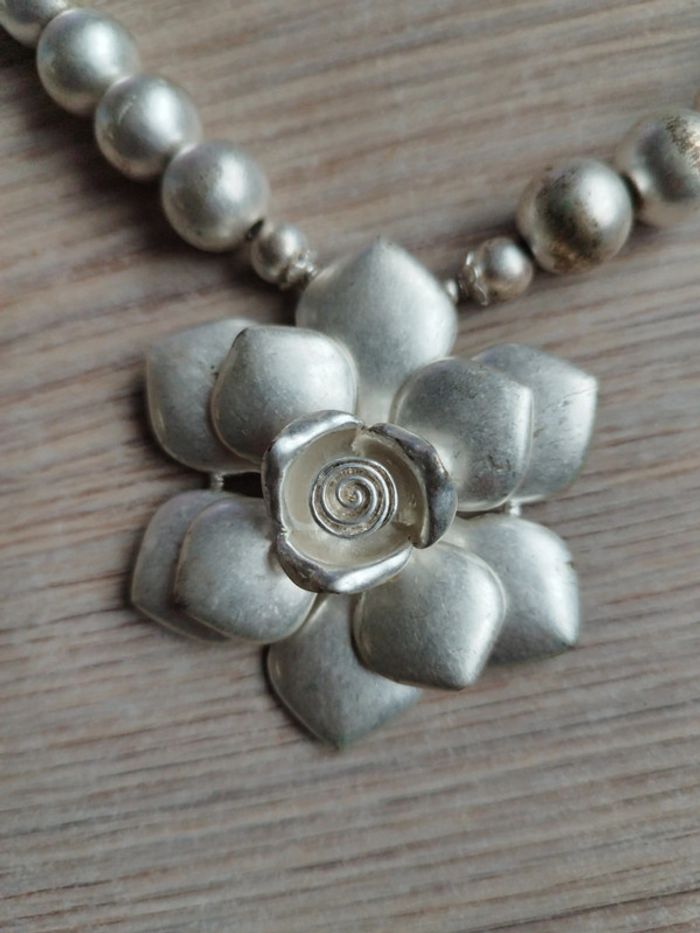 Collier argenté fleur - photo numéro 2