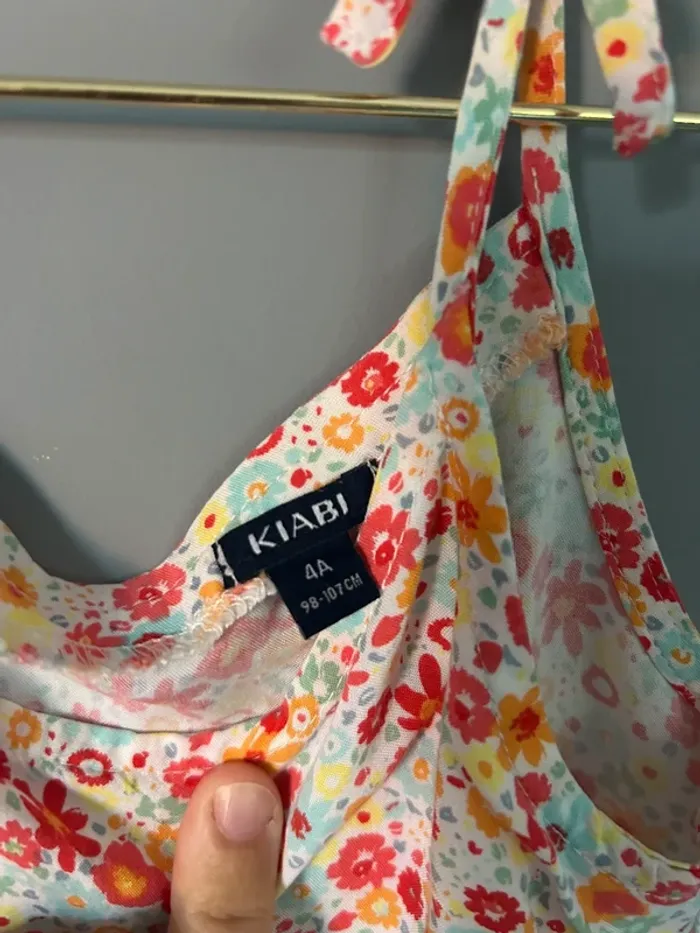Jolie robe fleurie Kiabi taille 4 ans en parfait état - photo numéro 2