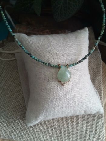 Collier en pierres de turquoise africaine et de fluorite