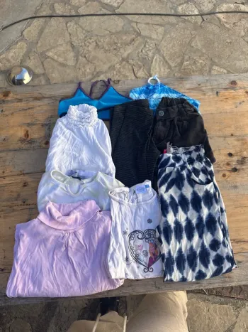 Lot de vêtements, taille sept ans fille