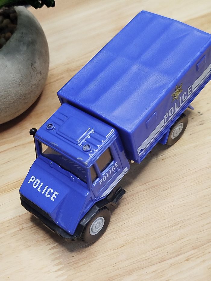 Voiture Police Welly - photo numéro 2