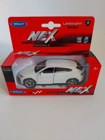 Lamborghini  urus - blanc
