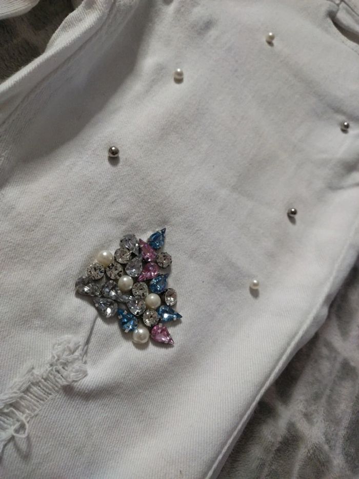 Jeans pantalon blanc stretch effet usé troué perles strass My holly's taille 38 - photo numéro 4
