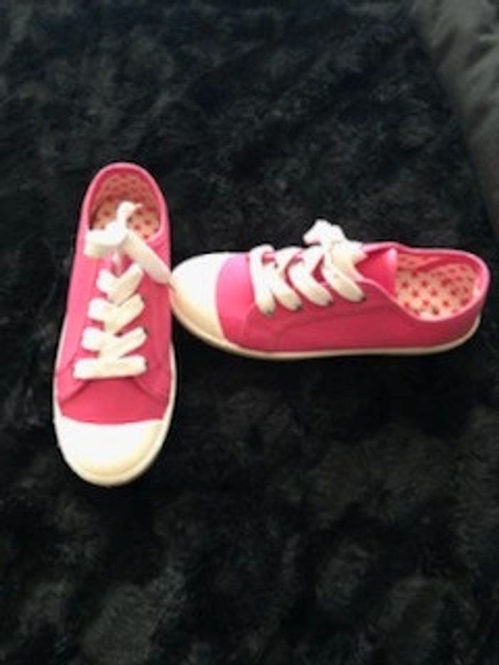 Baskets en toile Pointure 35 - photo numéro 2