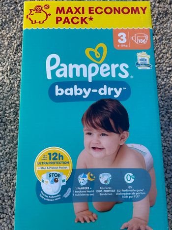 136 couches Pampers baby dry taille3