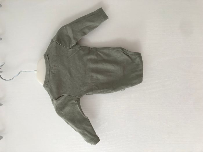 Lot bodies bébé - photo numéro 7