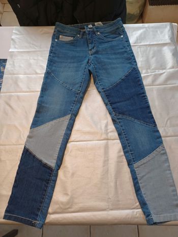 Jean Rainbow essayé mais jamais porté taille 36 en parfait état.