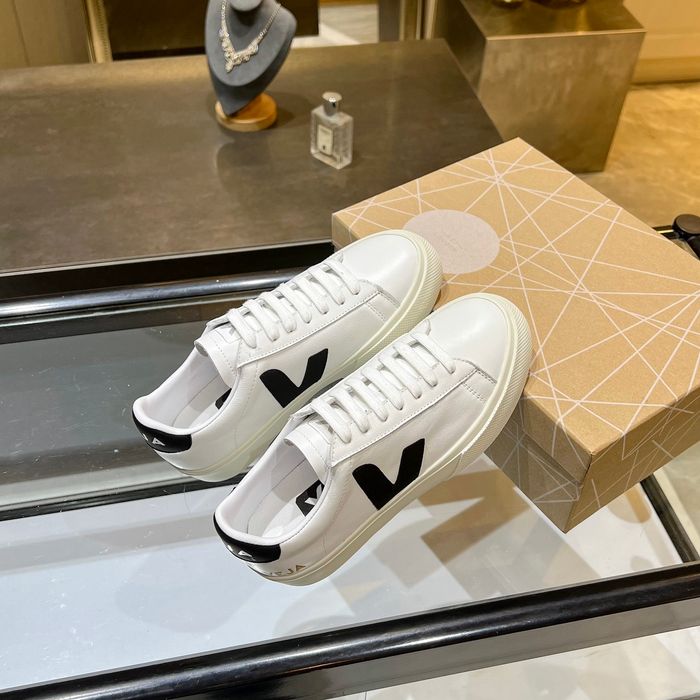 38:Baskets blanches VEJA disponibles. Un modèle prisé des célébrités et des blogueurs de mode en Eur - photo numéro 5