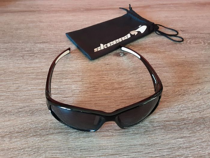 Superbe paire lunettes de soleil