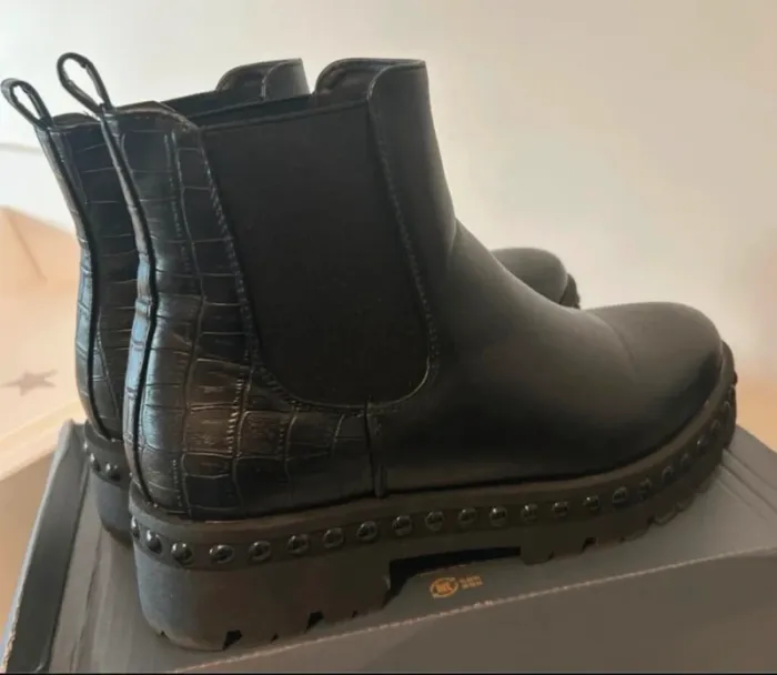 Bottines cloutées taille 37 - photo numéro 3