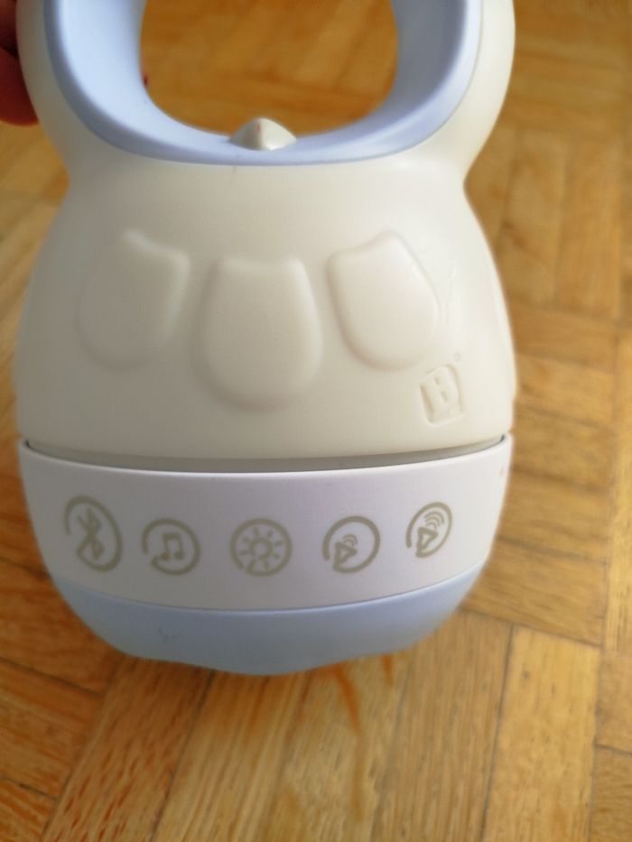 Lampe veilleuse berceuse se charge par câble - photo numéro 4