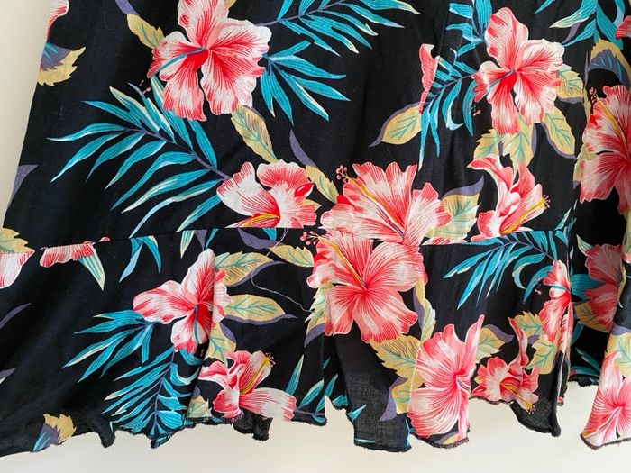 Robe noire à fleurs - photo numéro 7