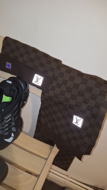 Lv scarf and hat for winter