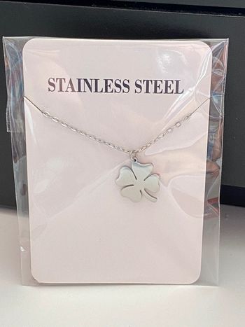 Collier pendentif trèfle à quatre feuilles argenté en acier inoxydable
