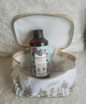 Ensemble trousse de toilette et bain douche Yves Rocher