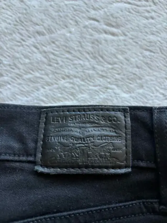 Jean Lévi’s 724 premium high rise straight droit noir taille mi haute W27 36/38 S/M parfaite état - photo numéro 2