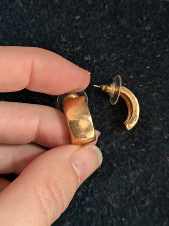 Petites boucles d'oreilles dorées