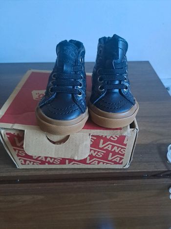 Vans bebe taille 17 en cuir neuves