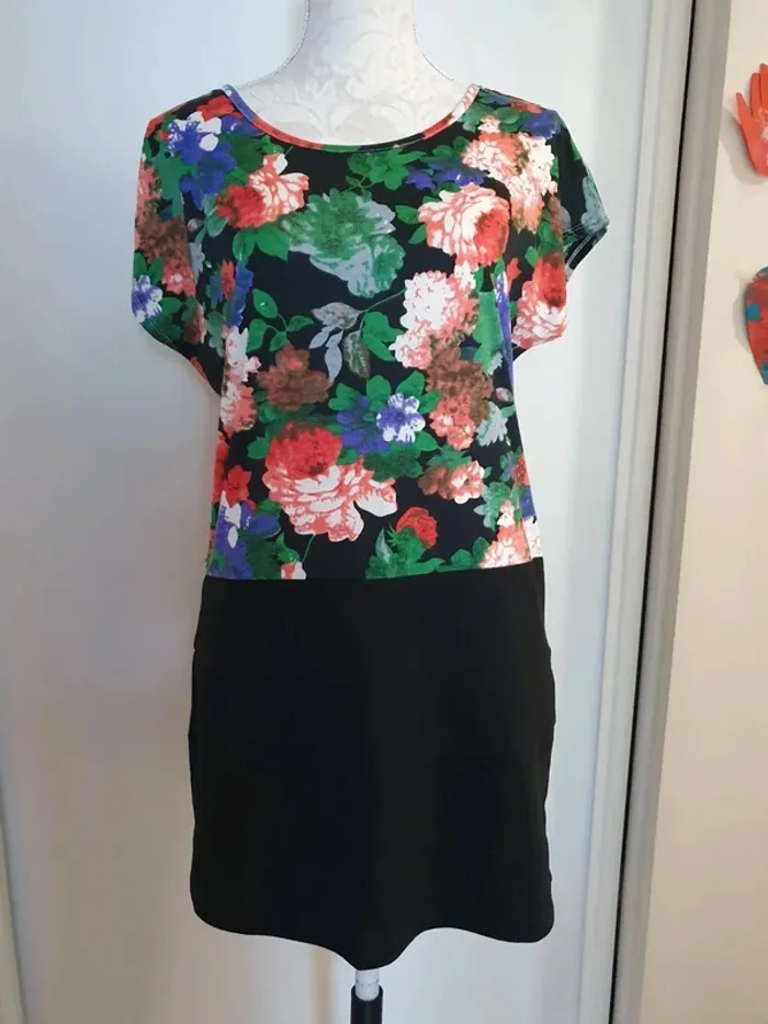 Robe noire vert rose bleu toi du monde taille L 40