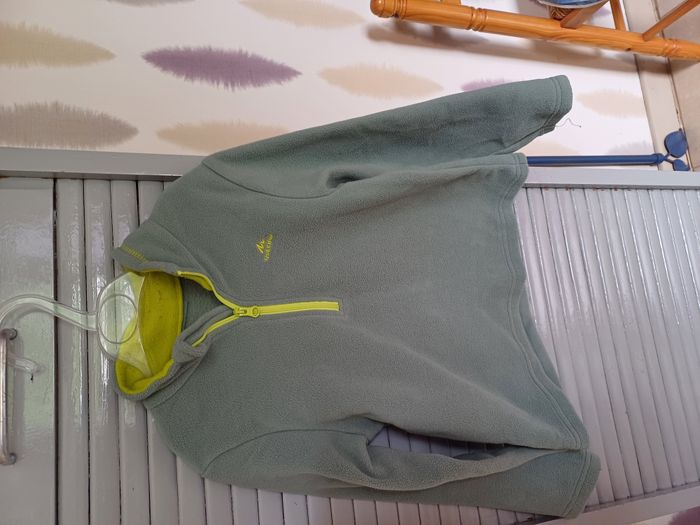 2 pulls garçons Taille 4 ans - photo numéro 2