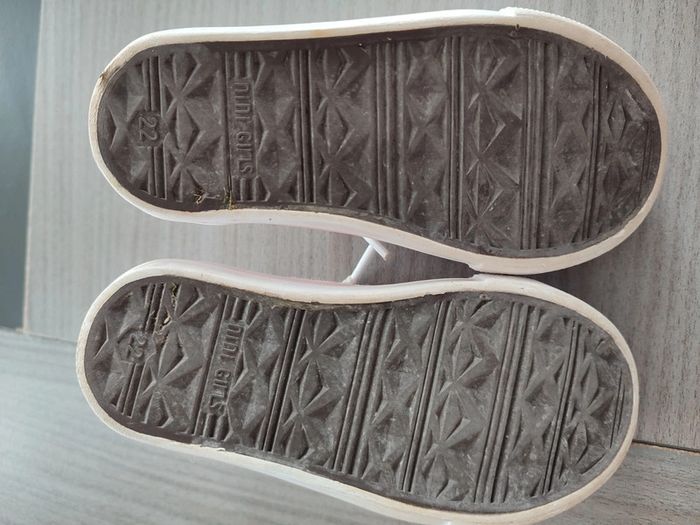 Baskets en toile taille 22 - photo numéro 6