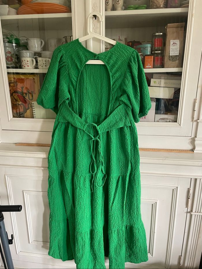 Robe verte dos nu desigual - photo numéro 2