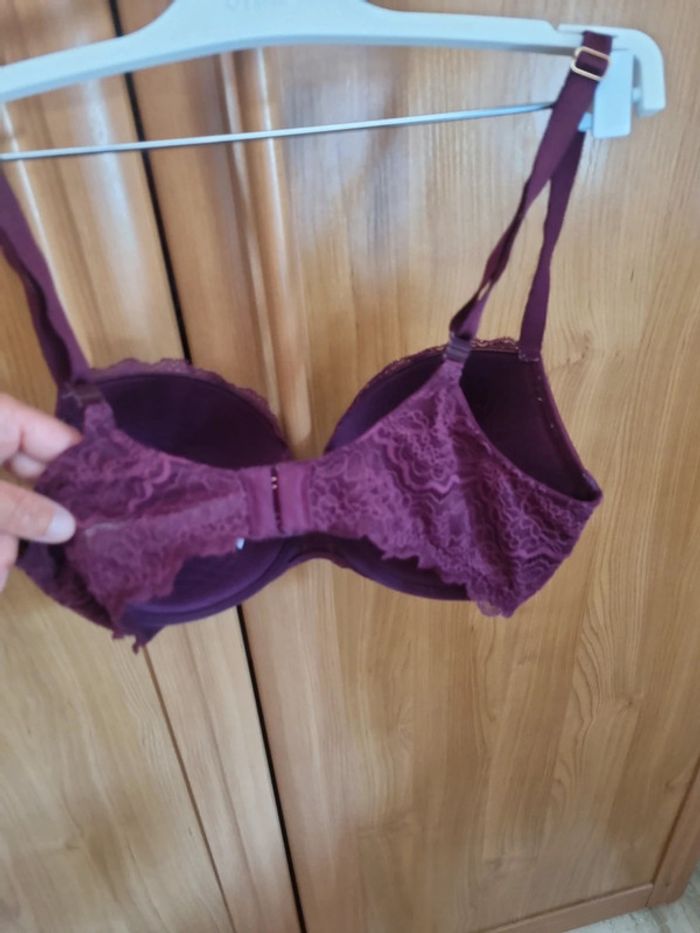 Soutien-gorge violet victoria secret - photo numéro 3
