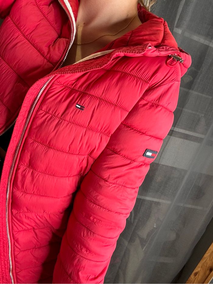 Doudoune Tommy Hilfiger rouge à capuche - Taille XS – Très bon état - photo numéro 5