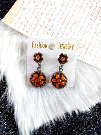 Magnifique paire de boucles d'oreilles neuves pendantes