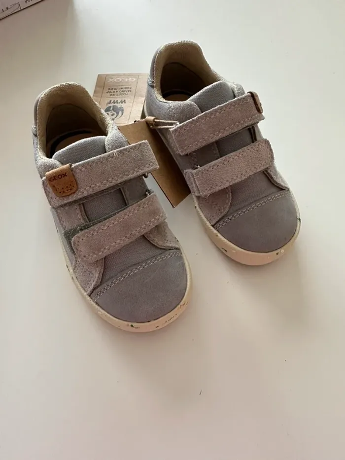 Chaussures toile mi-saison - Taille 22 - Neuves avec étiquette - photo numéro 8