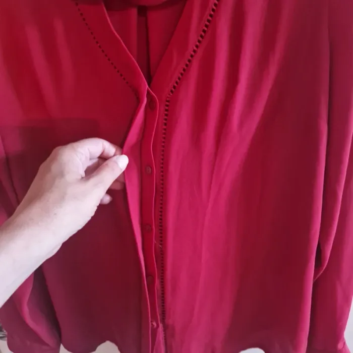 T40 chemisier fluide rouge - photo numéro 2