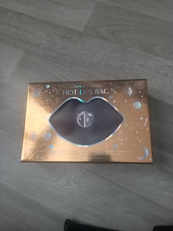 Hot lip bag