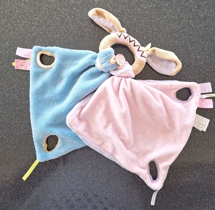 DOUDOU CHIEN TATOO POIGNEE ROSE/BLEU - DOUDOU ET COMPAGNIE